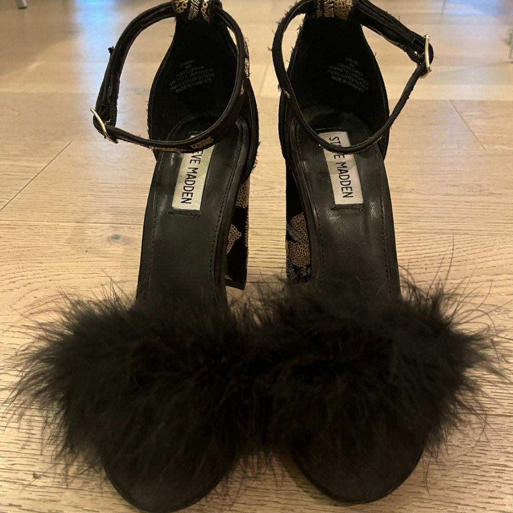 Steve Madden black and gold sequin and feather heels: Size 8